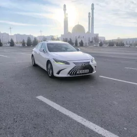 Lexus ES 2022