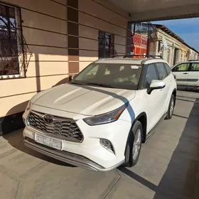 Toyota Highlander 2021
