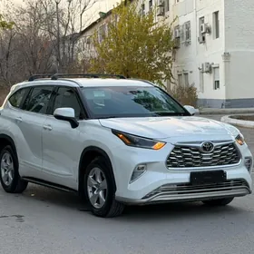 Toyota Highlander 2021