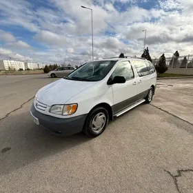 Toyota Sienna 2002