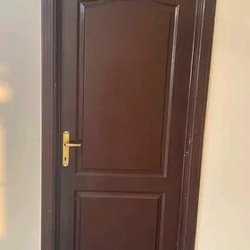 Дверь деревянная