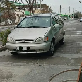 Toyota Sienna 2002