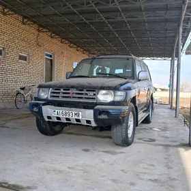 Mitsubishi Pajero 2000