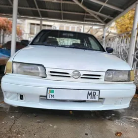Nissan Primera 1992