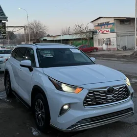 Toyota Highlander 2021
