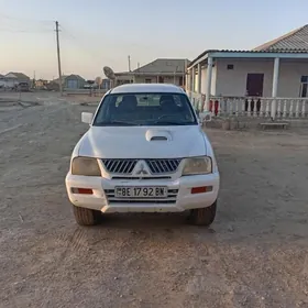 Mitsubishi L200 2004