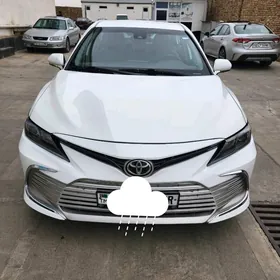 Toyota Camry 2021