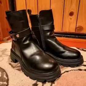 Ботинки НОВЫЕ РАЗМЕР 38