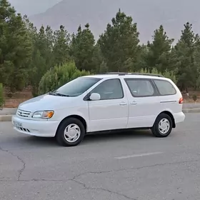 Toyota Sienna 2002