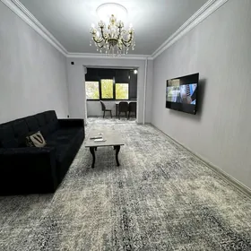 10 мкр 2 комнатная 1 этаж