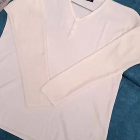 слегка тоненький свиторочек