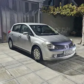 Nissan Tiida 2008