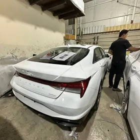 Hyundai Elantra 2022