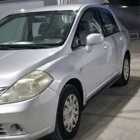 Nissan Versa 2006