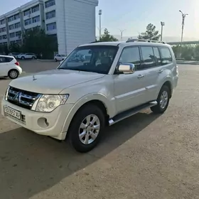 Mitsubishi Pajero 2013