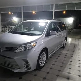 Toyota Sienna 2020