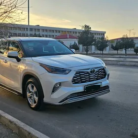 Toyota Highlander 2021