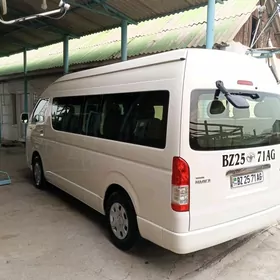 Toyota Hiace 2016