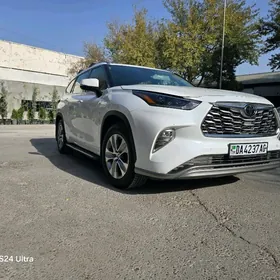 Toyota Highlander 2021