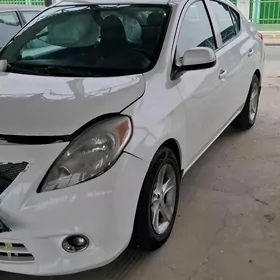 Nissan Versa 2013