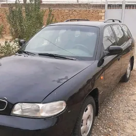 Daewoo Nubira 1998