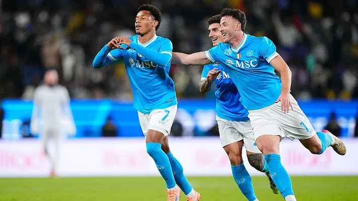 «Napoli» taryhda üçünji gezek futbol boýunça Italiýanyň Superkubogyny gazandy