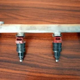 Inžektor Opel wek B 2.0 plita