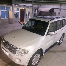Mitsubishi Pajero 2014