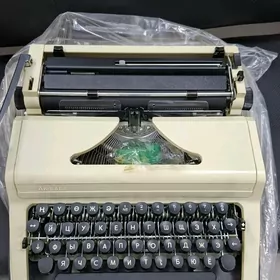 Пишущая машинка "Любава"