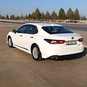 Toyota Camry 2021