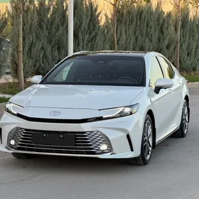 Toyota Camry 2025