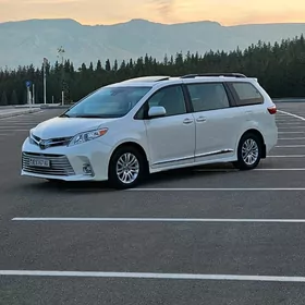 Toyota Sienna 2018
