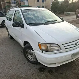 Toyota Sienna 2000