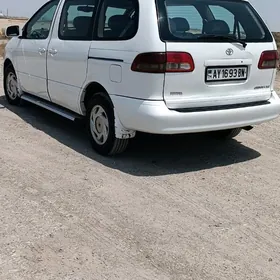 Toyota Sienna 2001