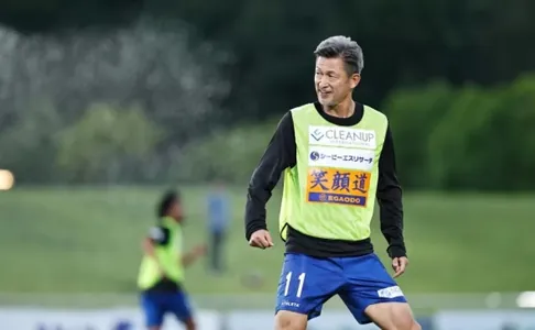 58 ýaşly ýapon futbolçysy karýerasyny «Fukusima Ýunaýtedde» dowam etdirer