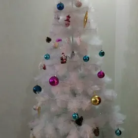 Ёлка с игрушками