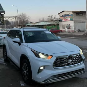 Toyota Highlander 2021