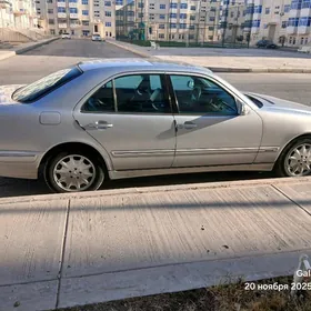 Mercedes-Benz E320 2002