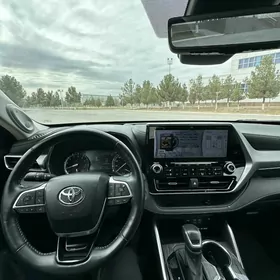 Toyota Highlander 2022