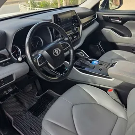 Toyota Highlander 2021