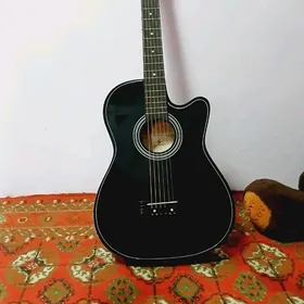 Gitara Akustika.