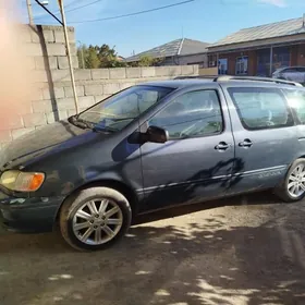 Toyota Sienna 2003