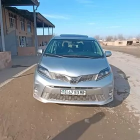 Toyota Sienna 2020