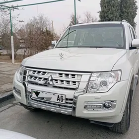 Mitsubishi Pajero 2015
