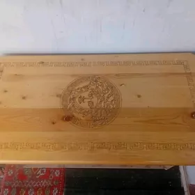 Стол из доски лакированная