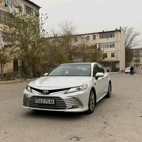 Toyota Camry 2021