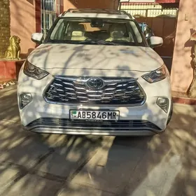 Toyota Highlander 2021