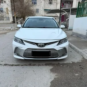 Toyota Camry 2021