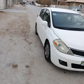 Nissan Versa 2011