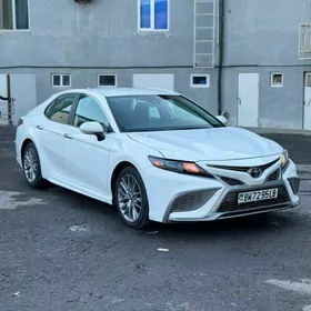 Toyota Camry 2021